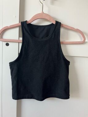 Vuori cropped black tank top w/ shelf bra